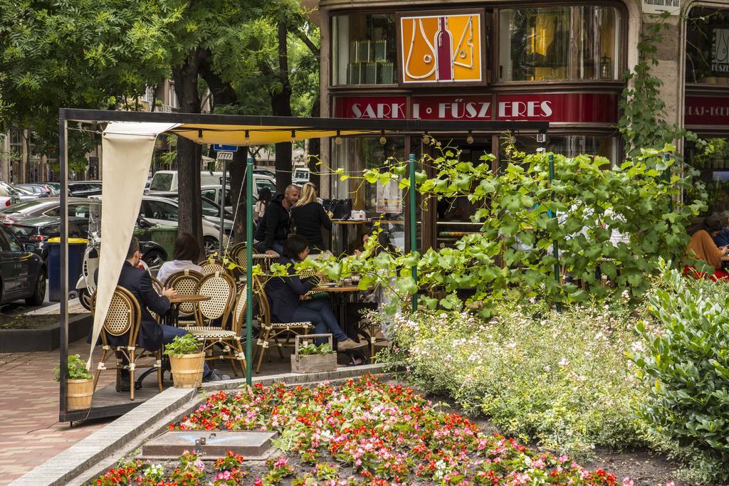 Small Paris Budapest Exterior photo